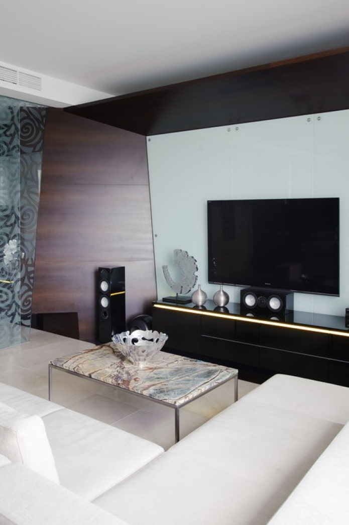 ongebruikelijke consoletafel onder tv