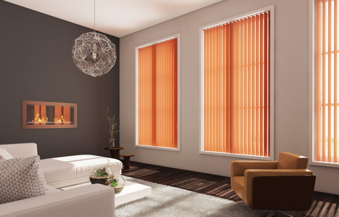 oranje verticale lamellen in het interieur
