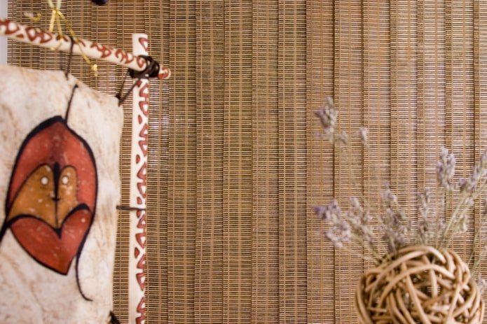 Rieten houten jaloezie?n in het interieur