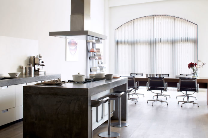 verticale lamellen op een boograam