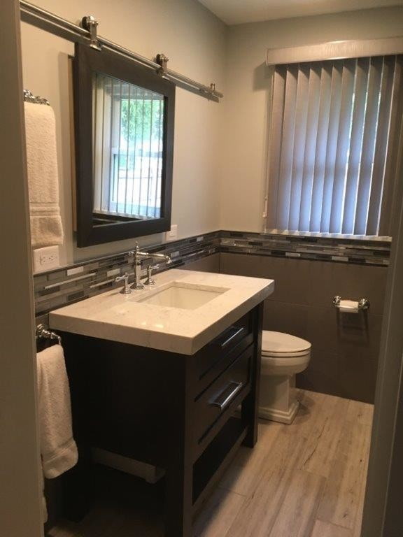 verticale lamellen in de badkamer