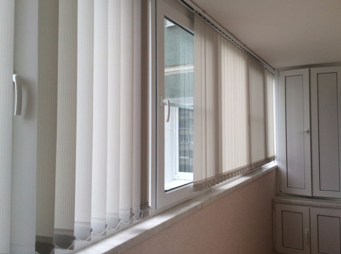 verticale lamellen op de loggia