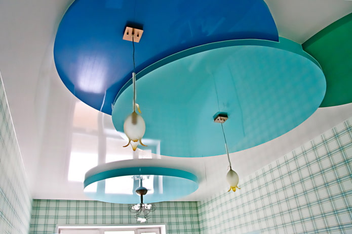 multi-color stretch structure