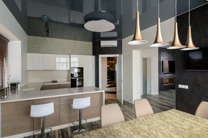 enkellaags spanplafondstructuur in het interieur