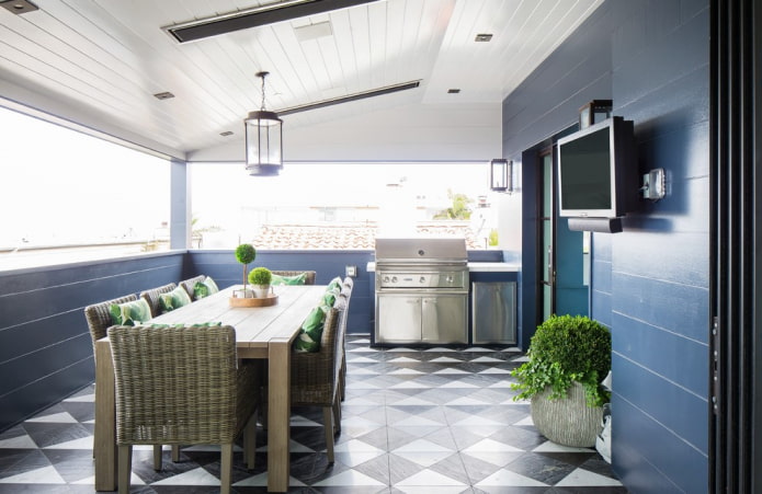 kunststof panelen aan het plafond in de keuken