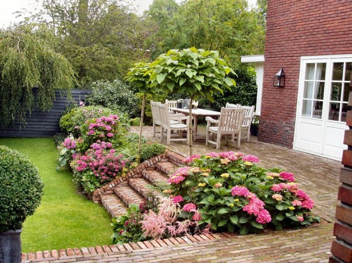 Bloemperk bij de veranda