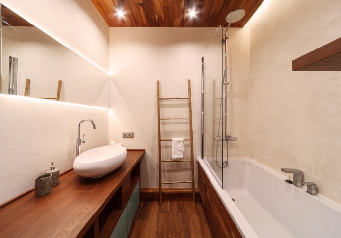 Beige pleisterwerk in de badkamer