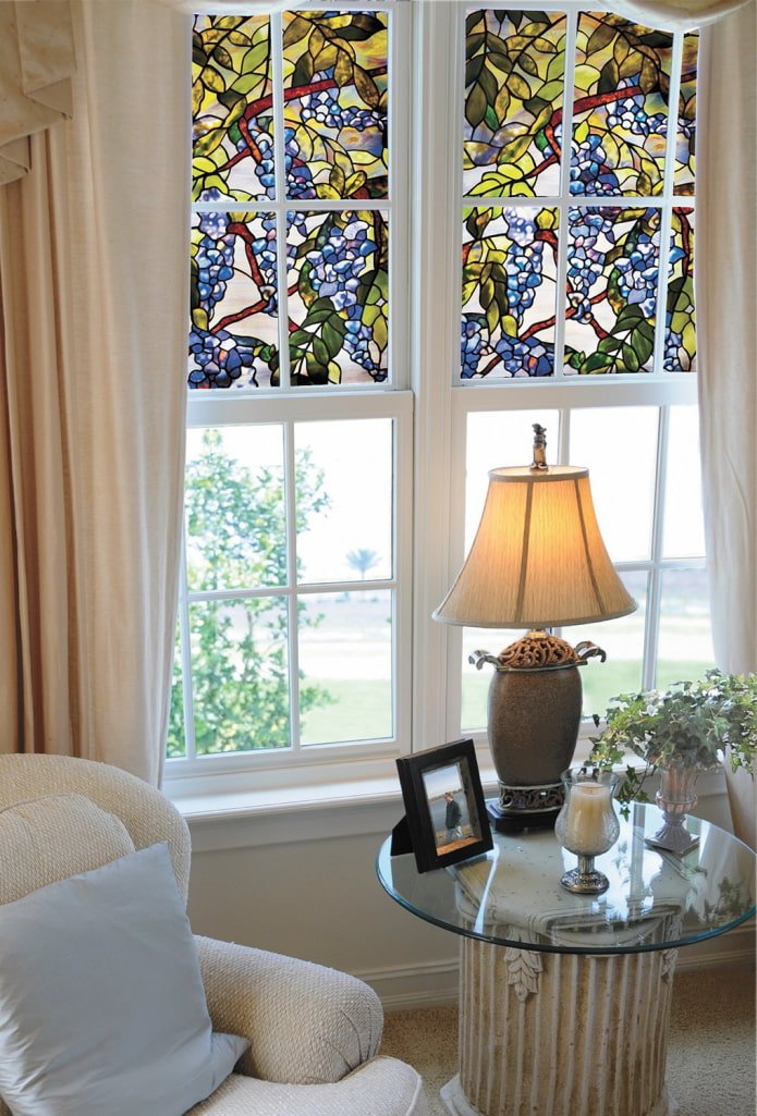 Glas-in-loodfolie op ramen