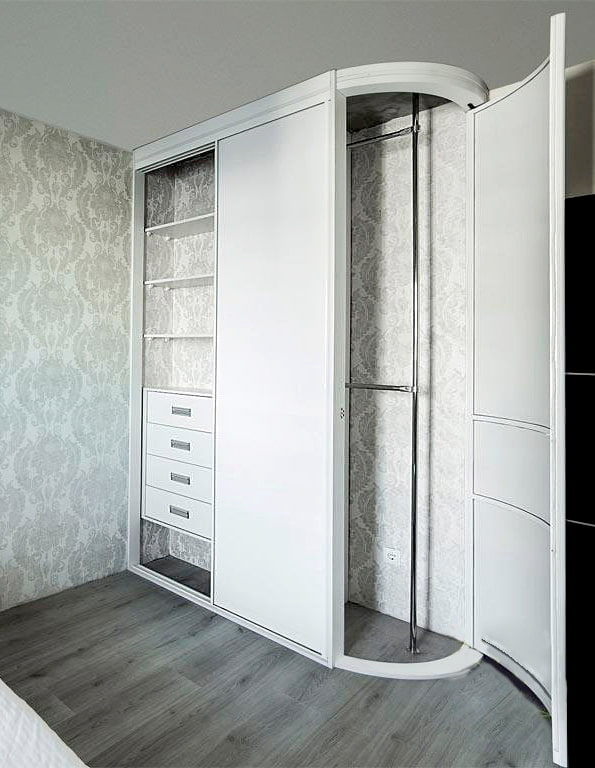 Radiuskast met verticale stang