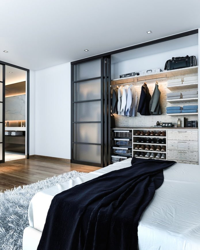 Schoenenopbergruimte in de slaapkamer