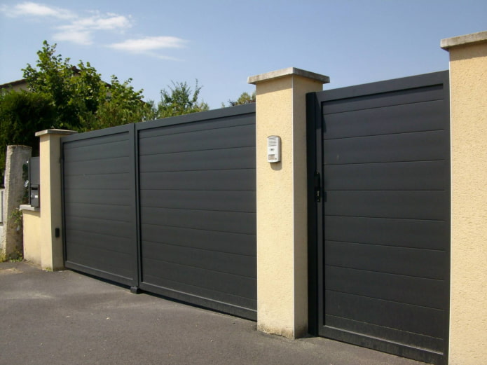 donkere poorten in hightech-stijl