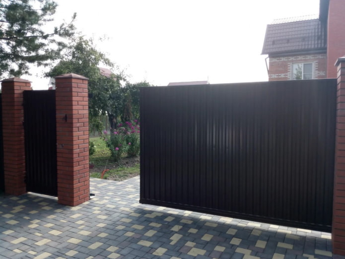 schuifpoorten van golfplaten