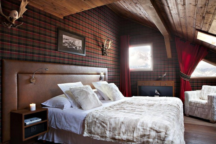 Behang in het slaapkamerinterieur: geruit