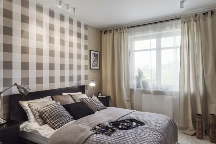 Behang in het slaapkamerinterieur: geruit