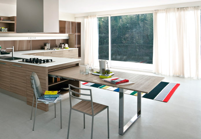 uitschuifbare eettafel in het interieur