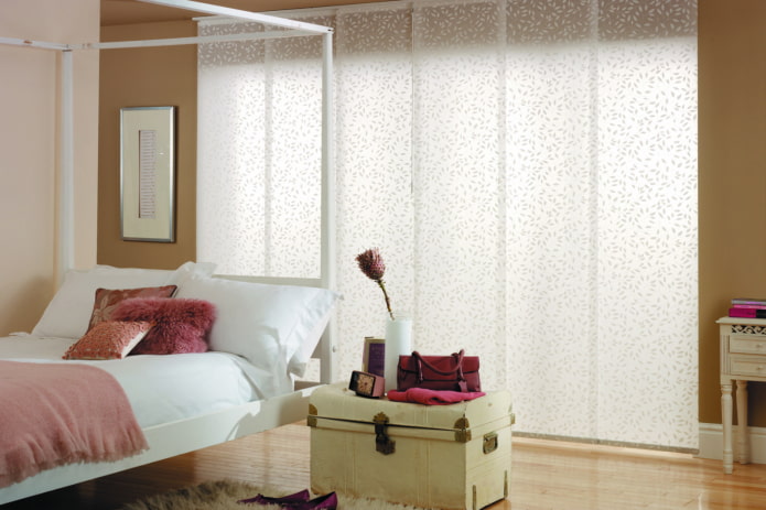Japanse panelen in het interieur van de slaapkamer