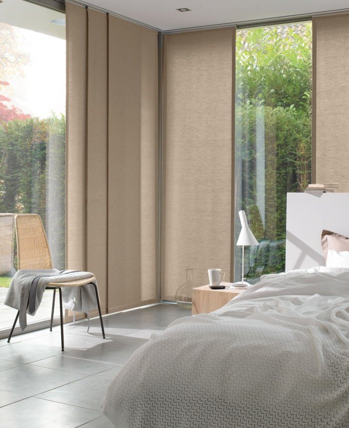 Japanse panelen in het interieur van de slaapkamer