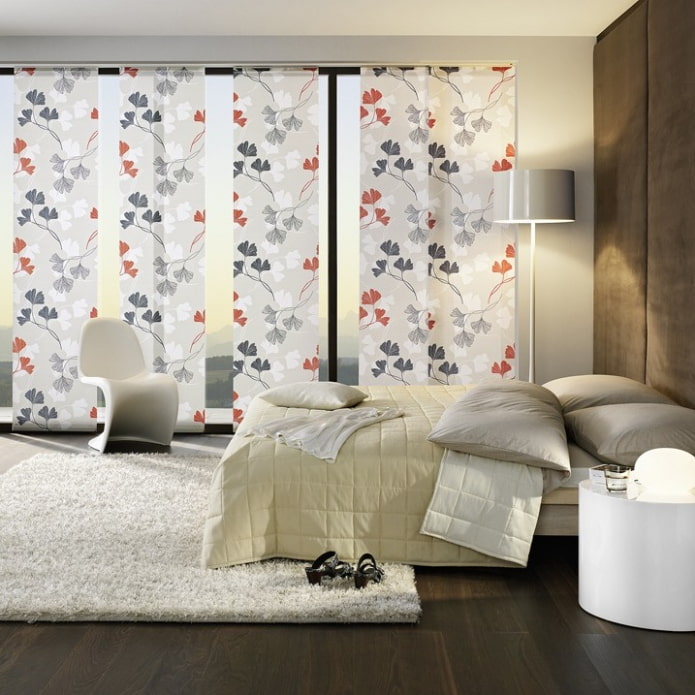 Japanse panelen in het interieur van de slaapkamer