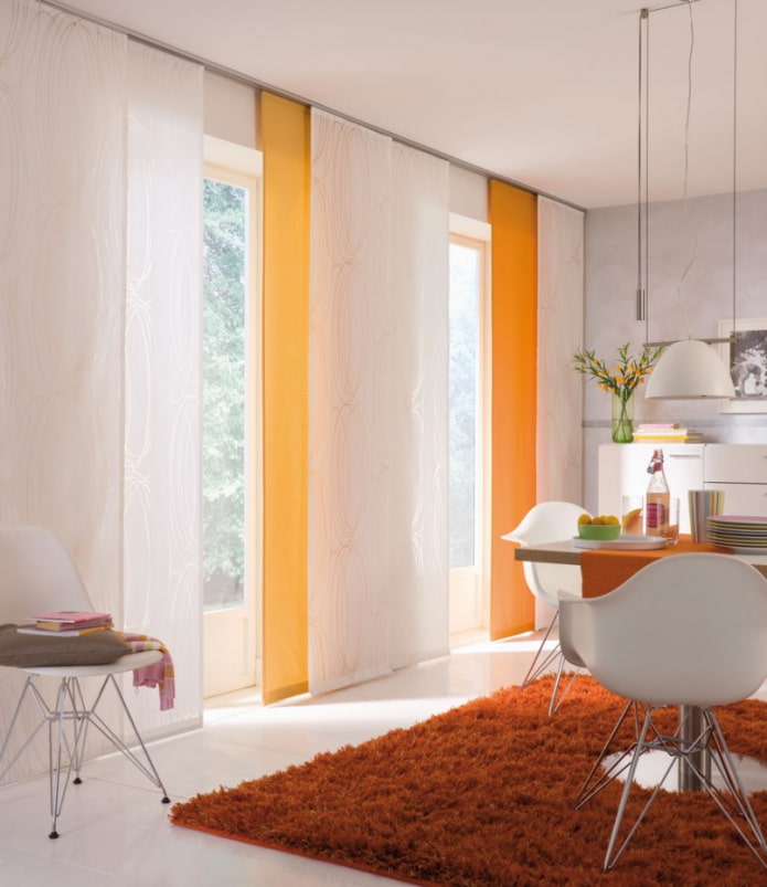Japanse panelen in het interieur van de woonkamer