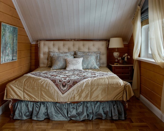 Bed met volant