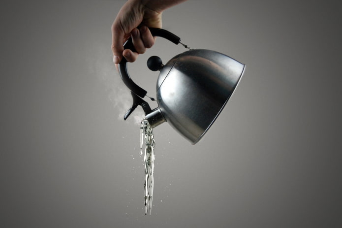 verstopping verhelpen met kokend water