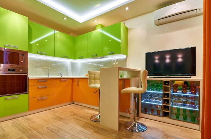 keukeninterieur in groene en oranje tinten