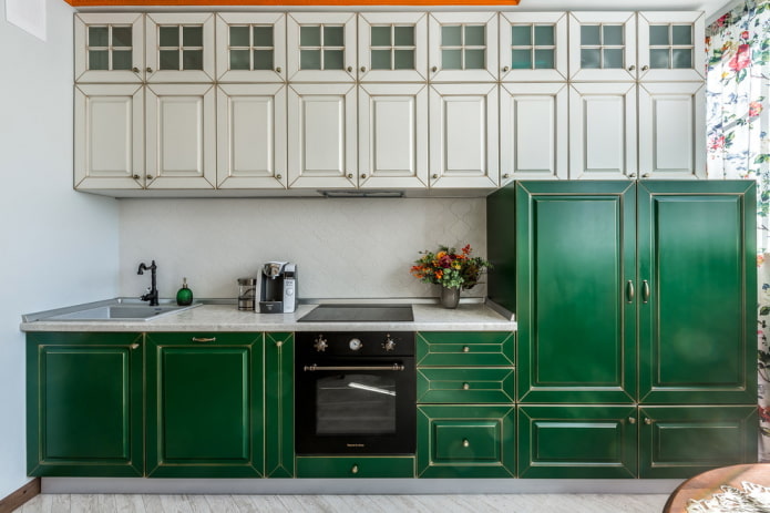 keukenontwerp in witte en groene tinten