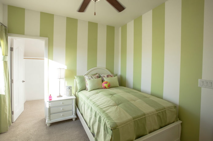 meubels in het slaapkamerinterieur in groene tinten