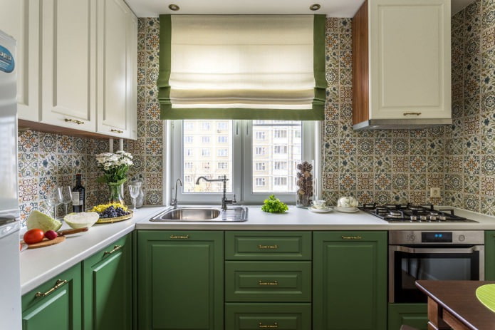 witte en pistachekleurige keukenset