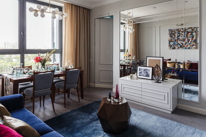 spiegel met facet in het interieur van de hal