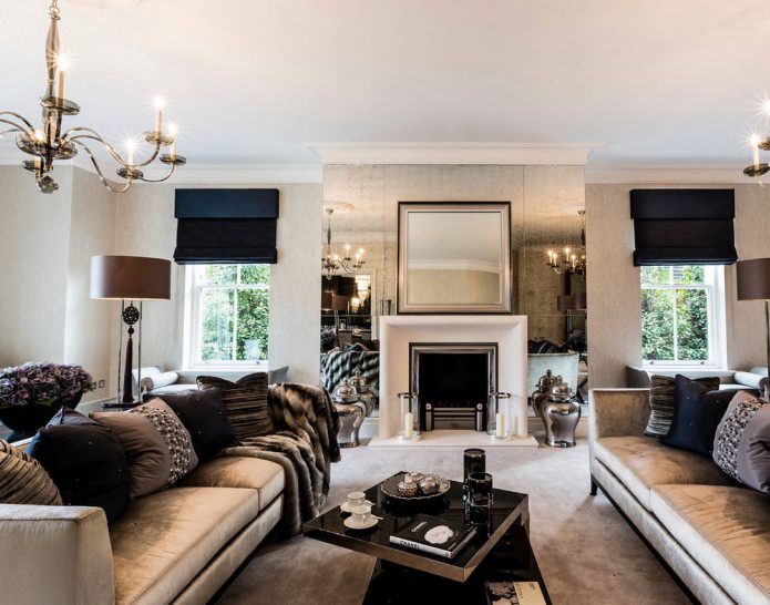 Spiegeltegels in het interieur van de woonkamer