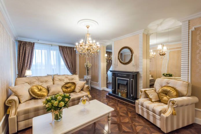 Spiegeltegels in het interieur van de woonkamer