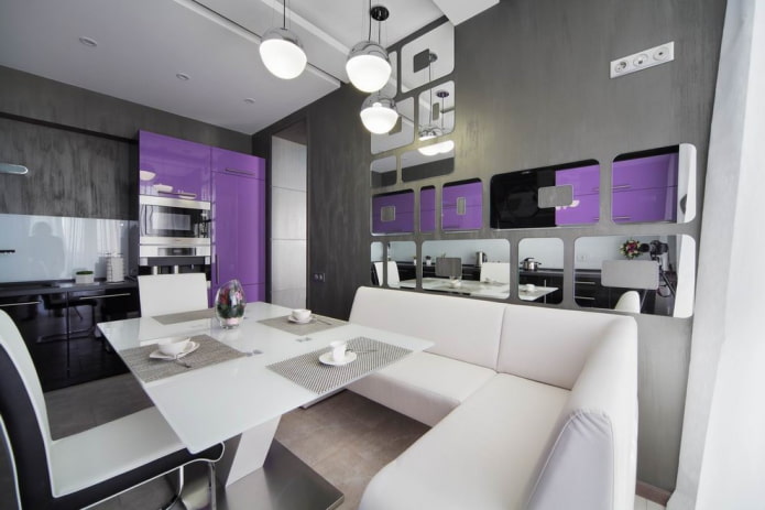 spiegelpaneel in het keukeninterieur