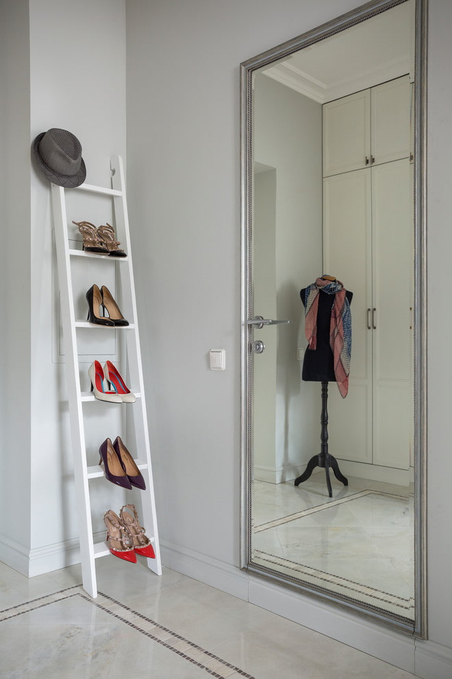 spiegeldeur in het interieur 