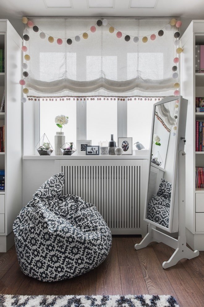 staande spiegelmodel in het interieur