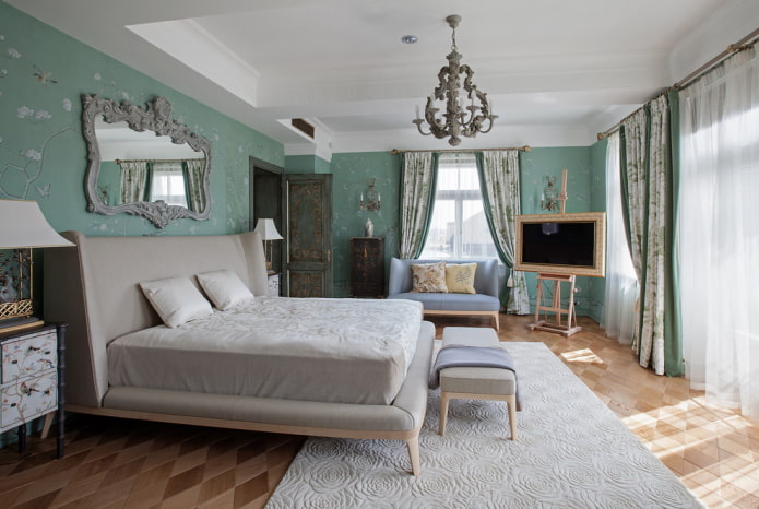 spiegel in een slaapkamer in een klassieke stijl