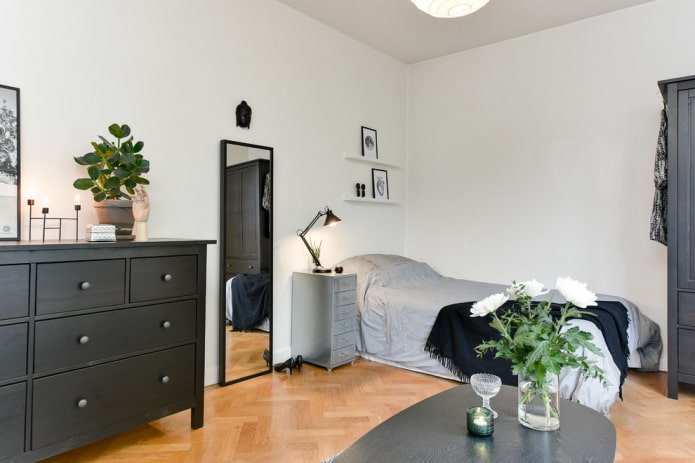 spiegel in de slaapkamer in Scandinavische stijl