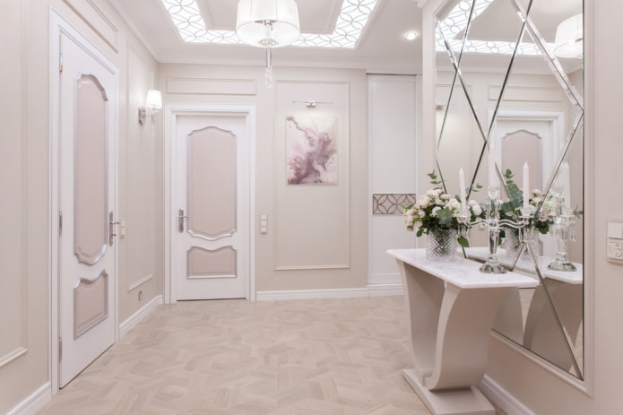 spiegel met diamanten in het interieur van de hal