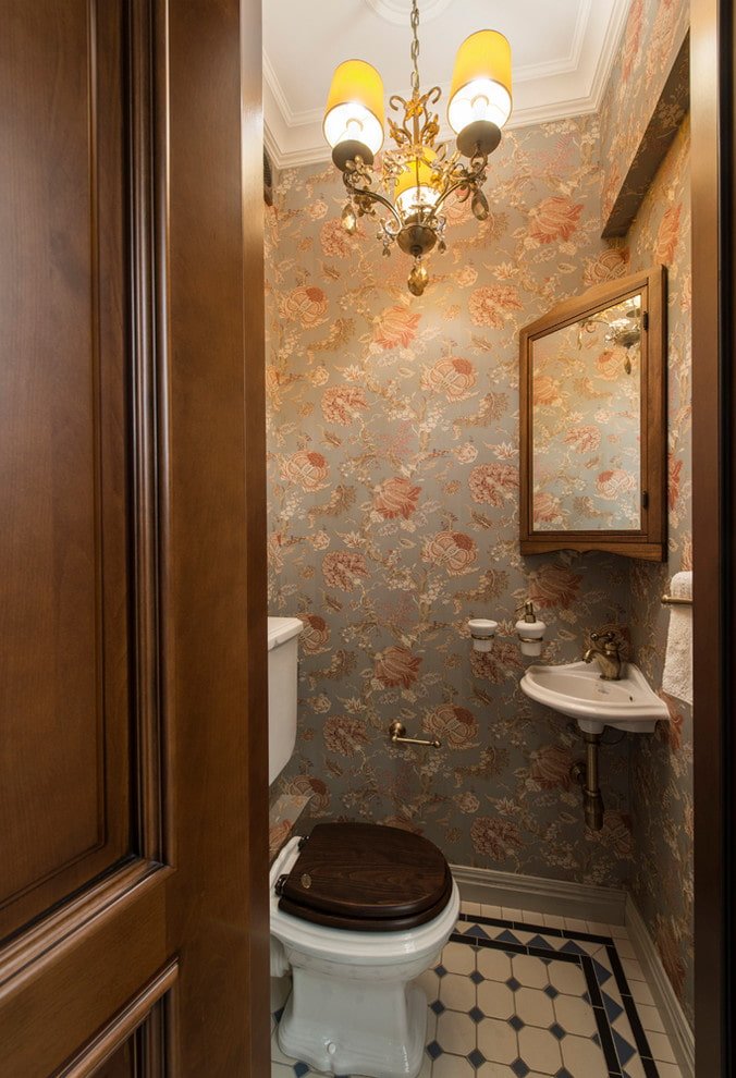 spiegel in het toiletinterieur