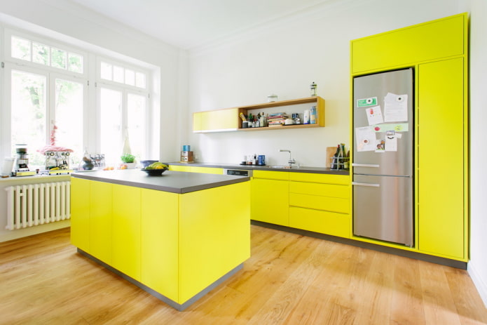 keukeninterieur in gele tinten