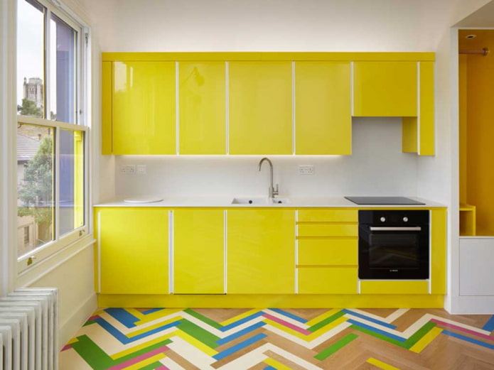 keukeninterieur in gele tinten