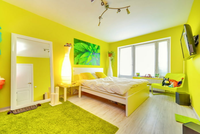 tinten geel in het interieur van de slaapkamer