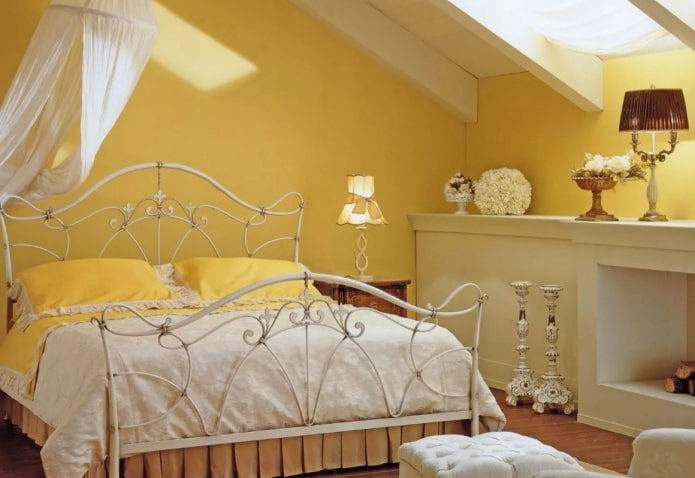gele slaapkamer in Proven?aalse stijl