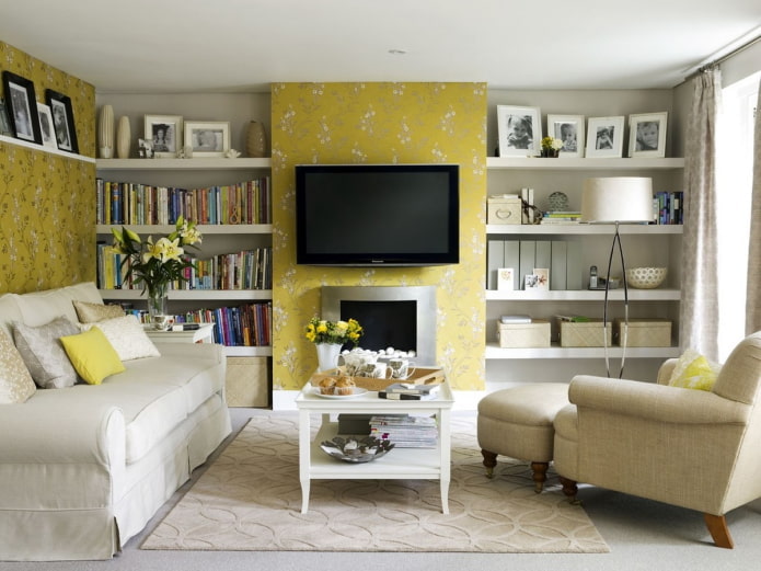 een combinatie van geel en beige behang in de woonkamer