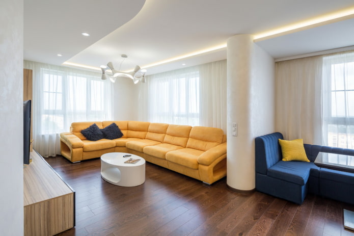gele hoekbank in het interieur