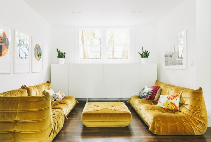gouden bank in het interieur