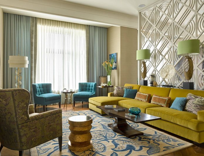 woonkamer met geelgroene en turquoise accenten