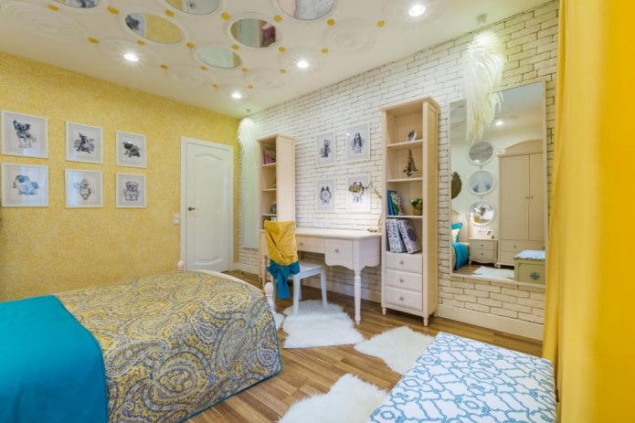 combinatie van decoratief baksteen- en vloeibaar behang