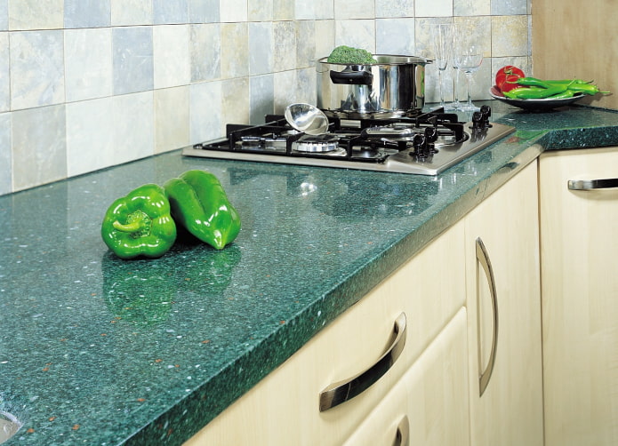 groen vloeibaar stenen aanrechtblad