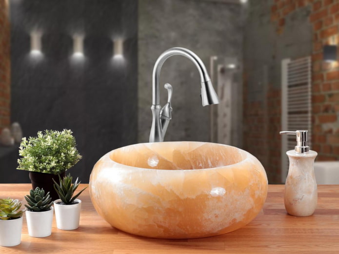 wastafel van vloeibare steen onder onyx